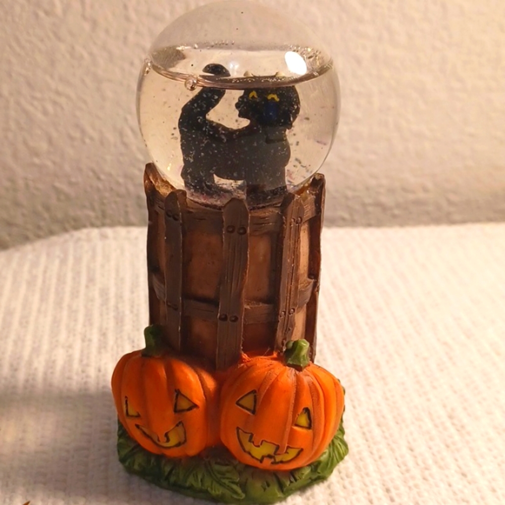 Vintage Halloween Decorative Piece Snow globe